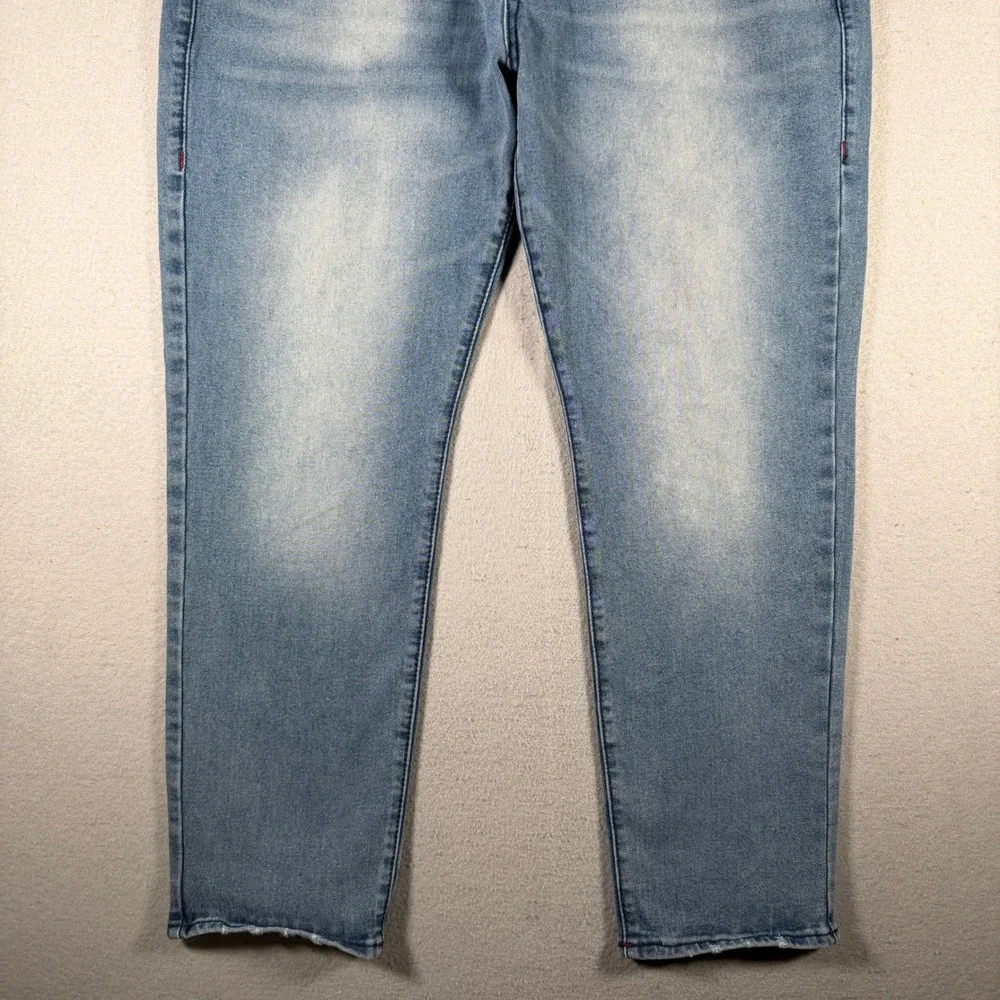 True Religion Geno Relaxed Slim Light Wash Denim Jeans Mens 38 57795-00 Blue